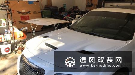 在自家车库改装克莱斯勒300 SRT8，亲手打造梦想之车