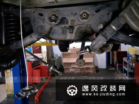 起亚索兰托改装后桥差速锁 换255AT轮胎
