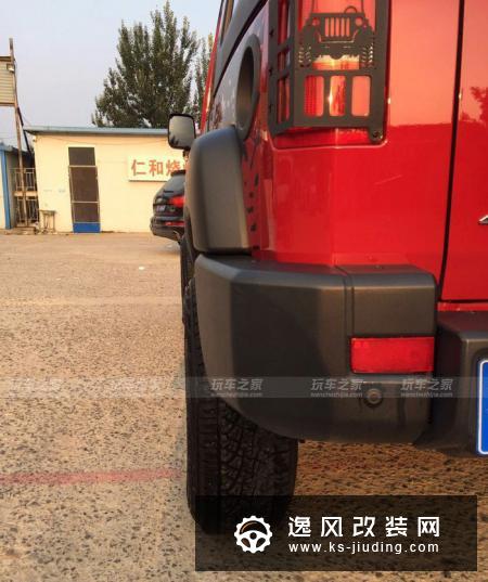 北京BJ40 2.3T改装17寸黑犀牛轮毂 倍耐力蝎子轮胎