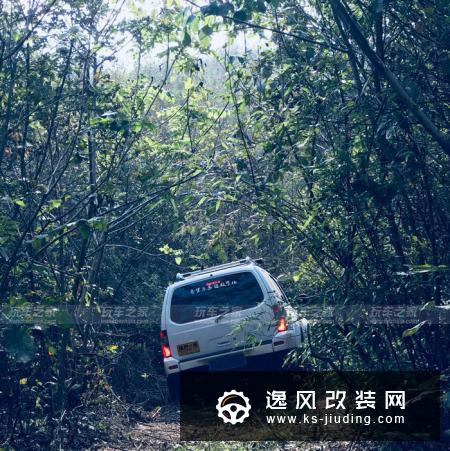 3.8万收了辆退役警车帕拉丁 改装后翻山越岭玩越野