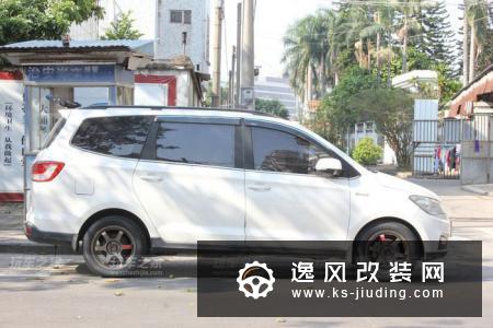 五菱宏光S1拿来当跑车开 改装TE37轮毂/平衡杆