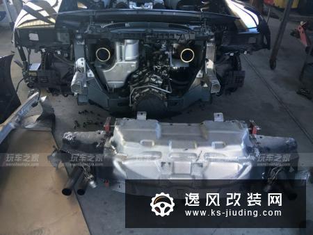 买了跑车怎么能不浪？奥迪R8改装后撩妹更简单