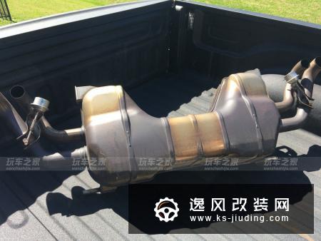买了跑车怎么能不浪？奥迪R8改装后撩妹更简单