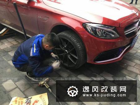奔驰C180L改装AMG包围 19寸轮毂装车