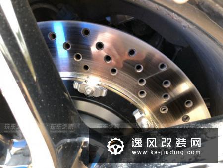 刹车会异响？全新奔驰E300改装Brembo Extrema刹车