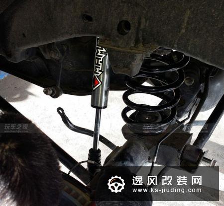 车友提哈弗H9后马上就开始改装，升高2寸减震提高越野能力