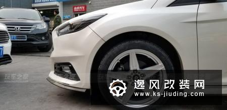 福克斯全车改色贴膜 小宽体加持更帅气