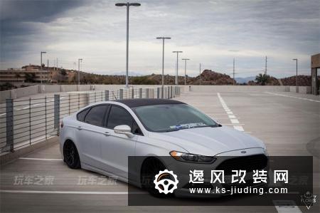这辆蒙迪欧不仅改装了迷人的外观，后备箱里还藏着小酒馆