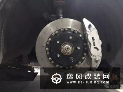 没有气动和宽体，这辆昂克赛拉同样改装得非常帅气