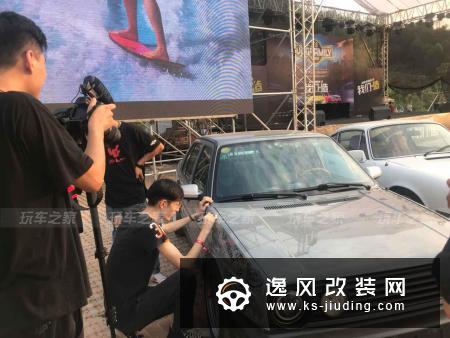 车子被撞了也不沮丧，山东女车主用经典捷达传递改装正能量
