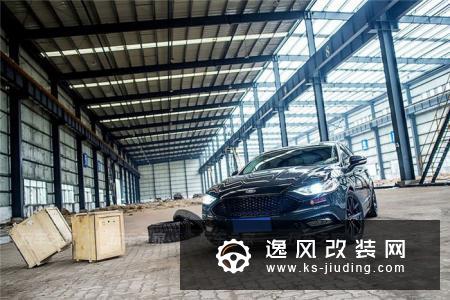 二阶蒙迪欧的改装诱惑 携表妹当车模上演大片