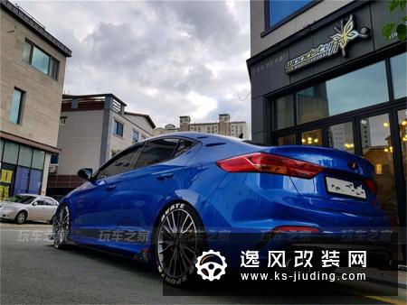 车友把领动改装成宽体战车 开上街头霸气十足