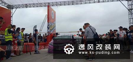 本田超跑GK5玩姿态改装，芬达涂装不开空调看着都凉快