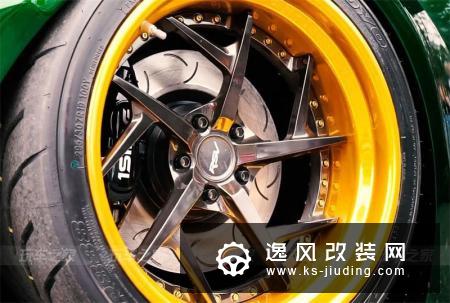 英菲尼迪G37改装低趴宽体还不够，最后改成漫威里的反派“绿魔”