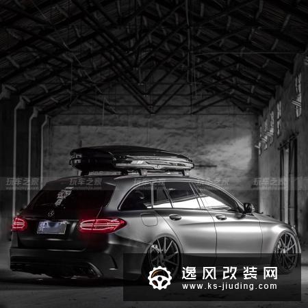 奔驰C级旅行版变身黑武士，改装低趴倾角更迷人