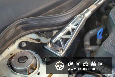 奔驰AMG CLA45改装案例 全车法拉利红的碳纤维毒物