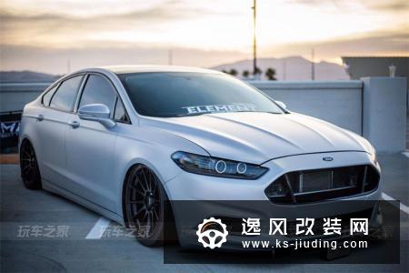 这辆蒙迪欧不仅改装了迷人的外观，后备箱里还藏着小酒馆