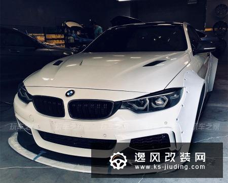 这辆宝马440i遇到小跑车不仅不会怂，改装宽体后还能撩到小姐姐