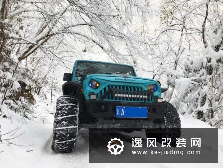 牧马人由丑到娘的进化改装 湖心蓝车漆吸引眼球