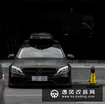 奔驰C级旅行版变身黑武士，改装低趴倾角更迷人