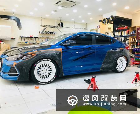 车友把领动改装成宽体战车 开上街头霸气十足