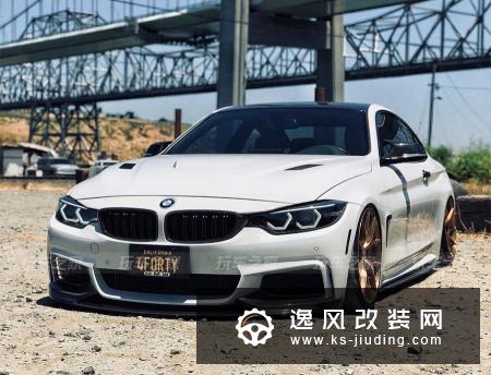 这辆宝马440i遇到小跑车不仅不会怂，改装宽体后还能撩到小姐姐