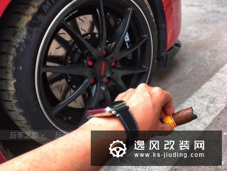 没有气动和宽体，这辆昂克赛拉同样改装得非常帅气