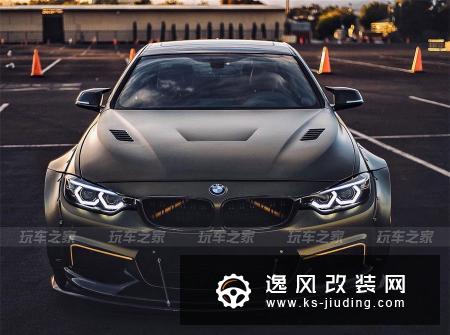 这辆宝马440i遇到小跑车不仅不会怂，改装宽体后还能撩到小姐姐