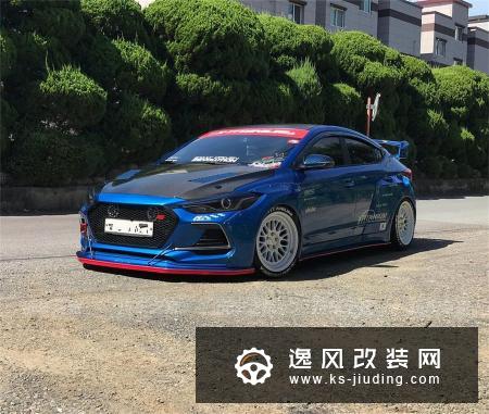车友把领动改装成宽体战车 开上街头霸气十足