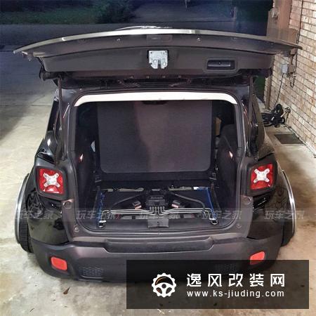 买了辆Jeep自由侠玩改装，不改升高玩起了宽体低趴风格
