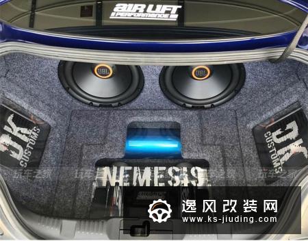 美式肌肉跑车玩低趴 福特Mustang改装后更帅了