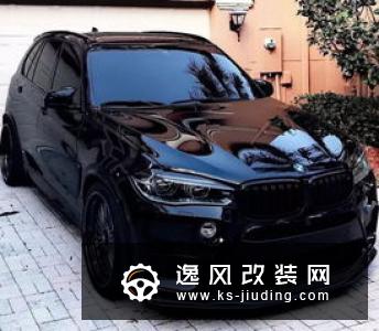 奔驰C级旅行版变身黑武士，改装低趴倾角更迷人