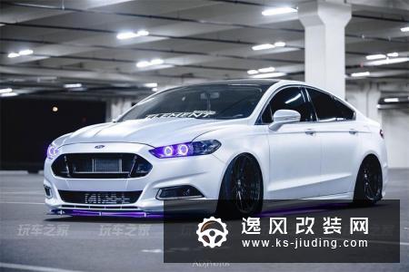 这辆蒙迪欧不仅改装了迷人的外观，后备箱里还藏着小酒馆