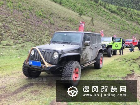 牧马人由丑到娘的进化改装 湖心蓝车漆吸引眼球