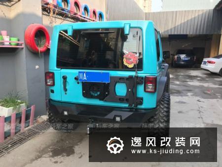牧马人由丑到娘的进化改装 湖心蓝车漆吸引眼球