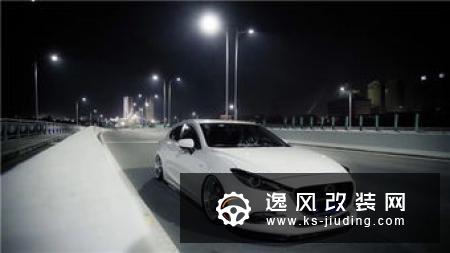 没有气动和宽体，这辆昂克赛拉同样改装得非常帅气