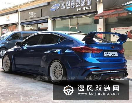 车友把领动改装成宽体战车 开上街头霸气十足
