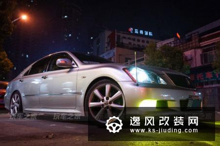 从气动避震到绞牙，这辆皇冠的车主对改装有着自己的想法