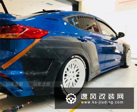 车友把领动改装成宽体战车 开上街头霸气十足