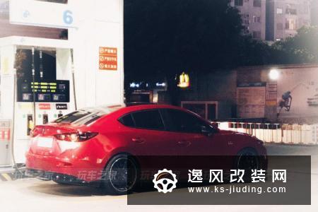 没有气动和宽体，这辆昂克赛拉同样改装得非常帅气