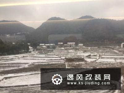 骚红锐志姿态再进化  携车友夜游大裤衩