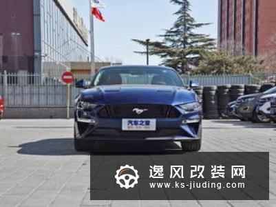 这辆宝马440i遇到小跑车不仅不会怂，改装宽体后还能撩到小姐姐