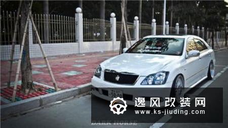 从气动避震到绞牙，这辆皇冠的车主对改装有着自己的想法