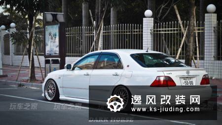 从气动避震到绞牙，这辆皇冠的车主对改装有着自己的想法