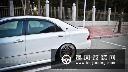 从气动避震到绞牙，这辆皇冠的车主对改装有着自己的想法
