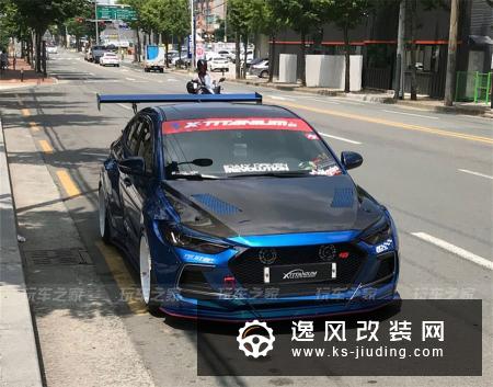 车友把领动改装成宽体战车 开上街头霸气十足