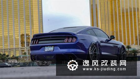 美式肌肉跑车玩低趴 福特Mustang改装后更帅了