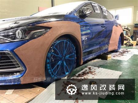 车友把领动改装成宽体战车 开上街头霸气十足