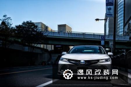2018款丰田凯美瑞改装外观包围 20寸轮毂吸引眼球