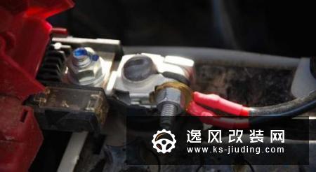 汽车电瓶负极搭铁是什么意思